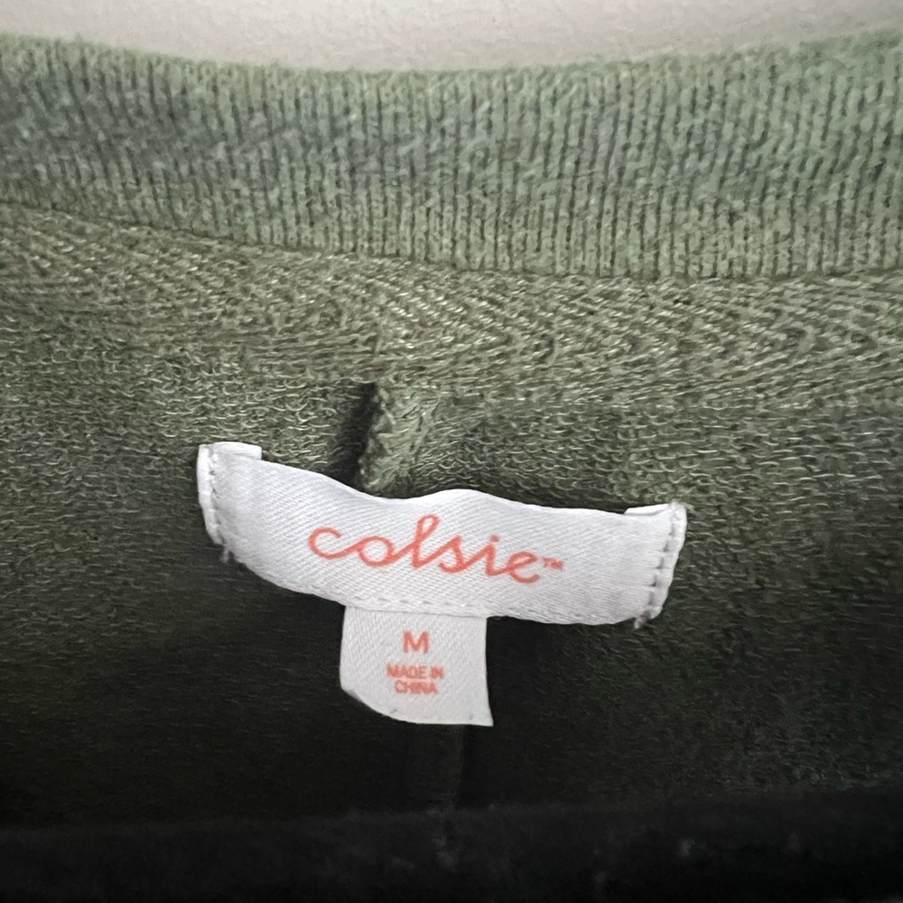 Colsie Distressed Crew Neck - Picture 3 of 4